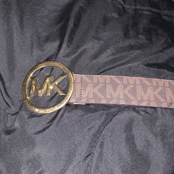 I am selling a belt brand MK in good conditions authentic - Picture 2 of 3